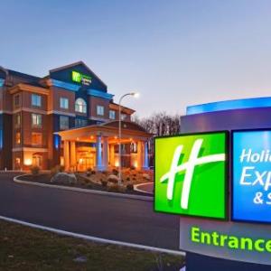 ADPRO Sports Training Center Hotels - Holiday Inn Express Hotel & Suites Hamburg