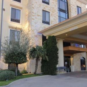 Hotels near SILO Dallas - Comfort Inn & Suites Dallas Medical-Market Center