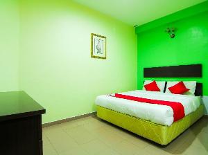 OYO 43962 Ezzy In Hotel, Lumut