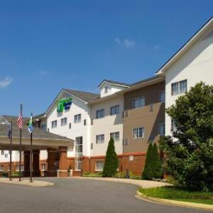 John Paul Jones Arena Hotels - Holiday Inn Express & Suites Charlottesville - Ruckersville