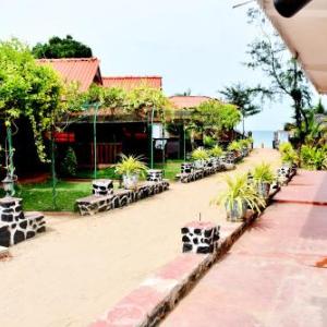 Anandas Beach Resort