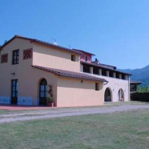 House with 2 bedrooms in Terranuova Bracciolini Arezzo with wonderful mountain view enclosed garden and WiFi