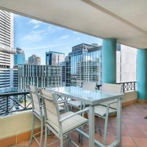 One Bedroom Apartment Hosking Place - HOSK2