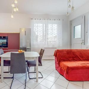 1 Bedroom Cozy Apartment In Royan