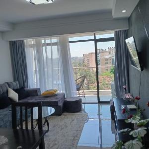 Tranquil 7th floor Apartment near Art Caffe Market