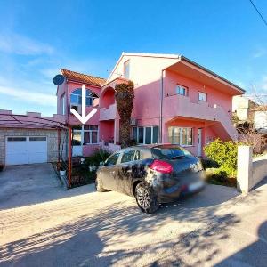 Apartments with parking space Zadar - 22539