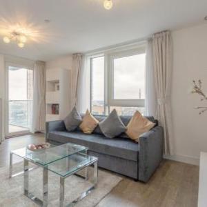 Modern 1-Bedroom Flat in Surrey Quays with Balcony