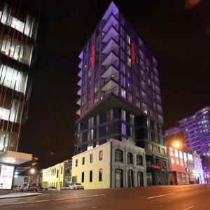 Hotels near Hollywood Avondale Auckland - Ramada Suites Victoria Street West