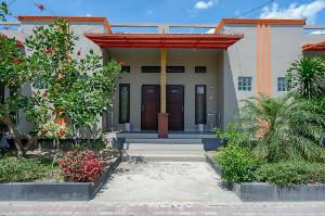 RedDoorz near Taman Makam Pahlawan Tatura, Palu