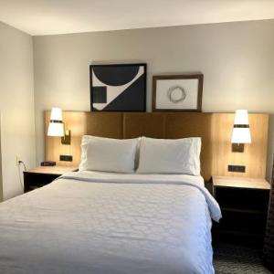 Schauer Arts Center Hotels - Staybridge Suites Milwaukee West-Oconomowoc