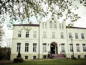 Comfortable Apartment in Altenhagen with Terrace, Kropelin