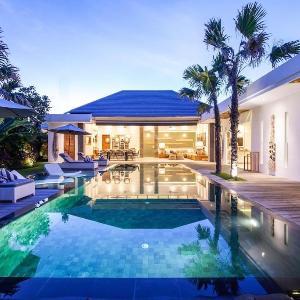 Spectacular 4BR Villa 400m to Beachfront Bliss