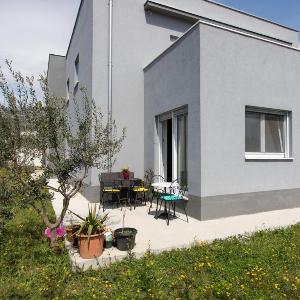 Apartments with parking space Kastel Stari Kastela - 22590