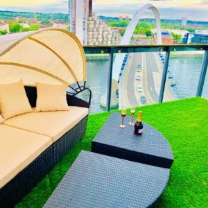 Glasgow City Centre - The PENTHOUSE with RiverViews - (Duplex 3 Bedrooms 3 Bathrooms 2 Living rooms/Kitchen Private SKY Terrace 2 Parkings Top Floor Huge - 2100 sq ft SECC HYDRO)