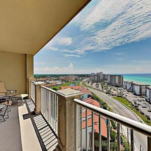 New Listing! Elegant Condo With Gulf Views & 3 Pools Condo