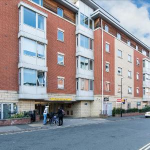 Coventry 2-BDR Near City Centre with Free Parking
