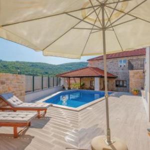 Awesome home in Krivodol w/ Outdoor swimming pool Outdoor swimming pool and 3 Bedrooms