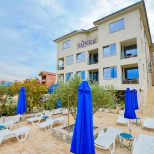 Apartments Maestral