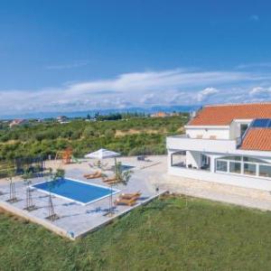 Three-Bedroom Holiday Home in Debeljak