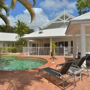 Solander House - 5 Bedrooms by the Beach