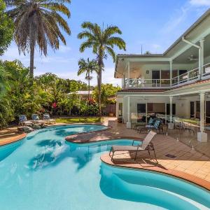 17 Solander Blvd - Beachside home sleeps 14 guests