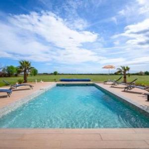 Vacation rental with pool and Jacuzzi close to Arles - sleeps 10