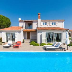 Holiday Home Villa Captains House - PUL577