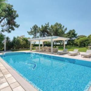 Awesome home in Albarella w/ WiFi Outdoor swimming pool and 3 Bedrooms