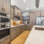 New Mountain Bluebird - walk to lake golf and town - game rm - family friendly - sleeps 14