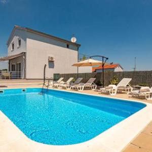 Awesome home in Kaocine w/ Outdoor swimming pool WiFi and Outdoor swimming pool