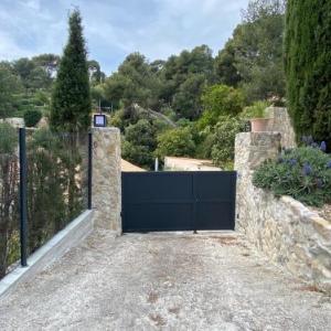 Appartement confortable à Hyères avec piscine privée