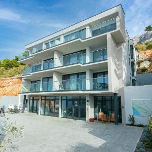 Seaside apartments with a swimming pool Brela Makarska - 20229