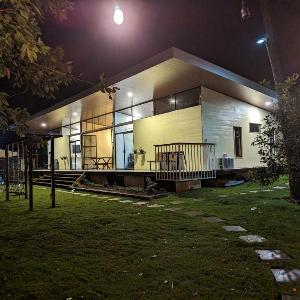 Yellow House - Country house near La Fortuna