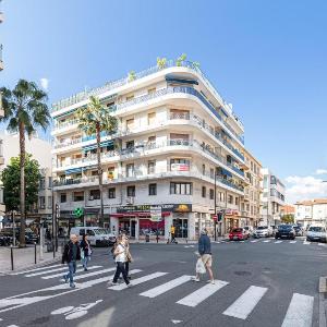 2 Bedrooms Antibes Center Balcony - Happy Rentals