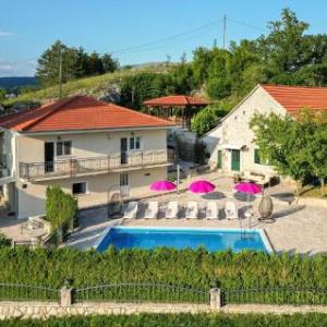 Amazing home in Studenci w/ Outdoor swimming pool Heated swimming pool and 3 Bedrooms