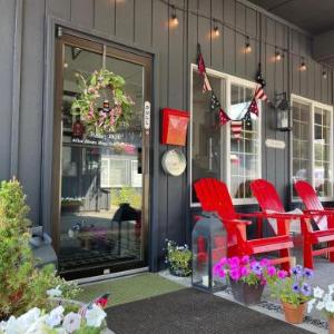 Glacier High School Hotels - Chalet Inn
