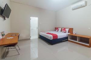 Vaccinated Staff - OYO 1448 Mangga Dua Guest House, Ambon