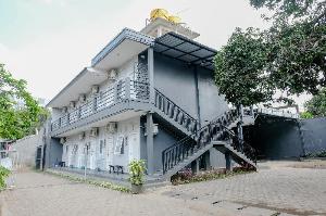 Vaccinated Staff - OYO 1176 J3 Residence Syariah, Jember