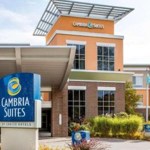 Bay Side Music Stage Hotels - Cambria Hotel Traverse City