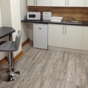 Hotels near Beggars Theatre Millom - The Bear On The Square