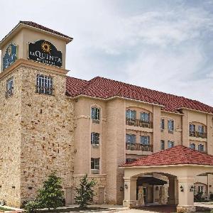 Choctaw Stadium Hotels - La Quinta Inn & Suites by Wyndham DFW Airport West - Euless