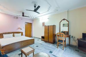 Vaccinated Staff- SPOT ON 46525 Hotel Ajanta, Asansol