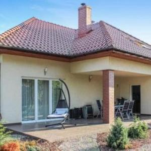 Three-Bedroom Holiday Home in Kobylanka