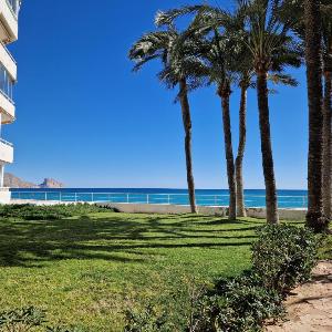Azul - Estudio con vistas al mar piscina y acceso directo a la playa by Redi