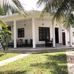 Avendra Holiday Inn Weligama