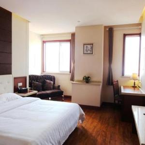 Hua Qi Kaiserdom Hotel Zhongshan Road St Michael's Cathedral and Zhanqiao Pier Qingdao)