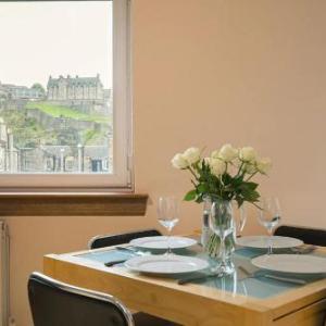 2 Bedroom Central Apartment with Stunning Castle View