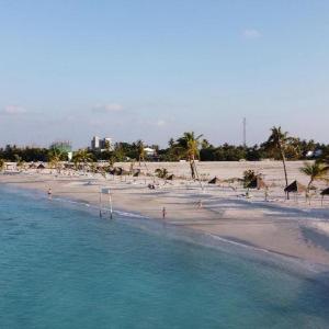 Adroit Beach inn