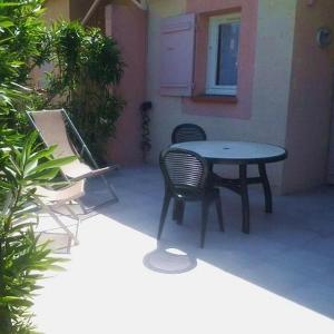Villa 3 Pièces Climatisée 5 Pers. à 800m de la Plage avec Jardin et Parking Sécurisé - FR-1-776-77