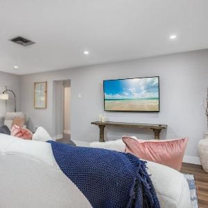 Private Home 2 Miles from Siesta Key